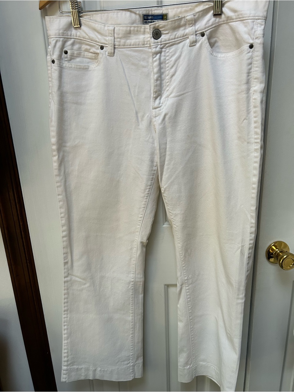 Old Navy White Straight-Leg Boot-cut Women’s Jeans Sz 14. Like new-I lost weight
